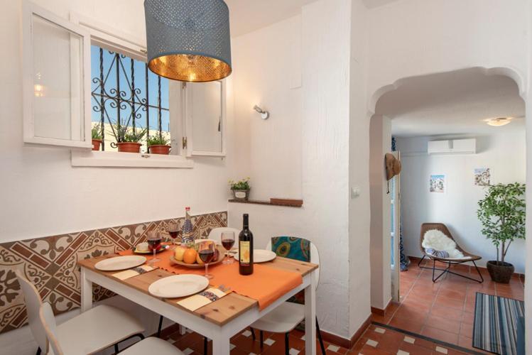 Beautiful Spanish Apartment In ตอร์เรโมลิโนส ภายนอก รูปภาพ